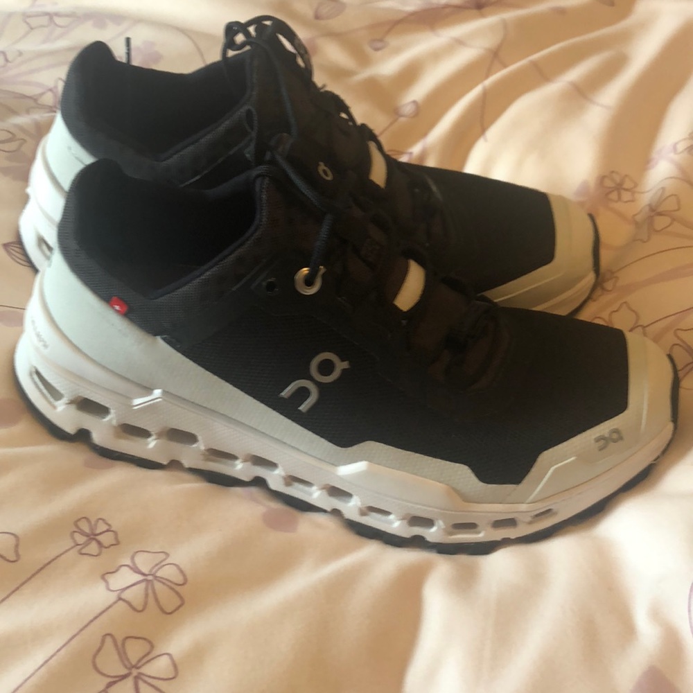 ON Running Cloudultra Trail Shoes Size 7